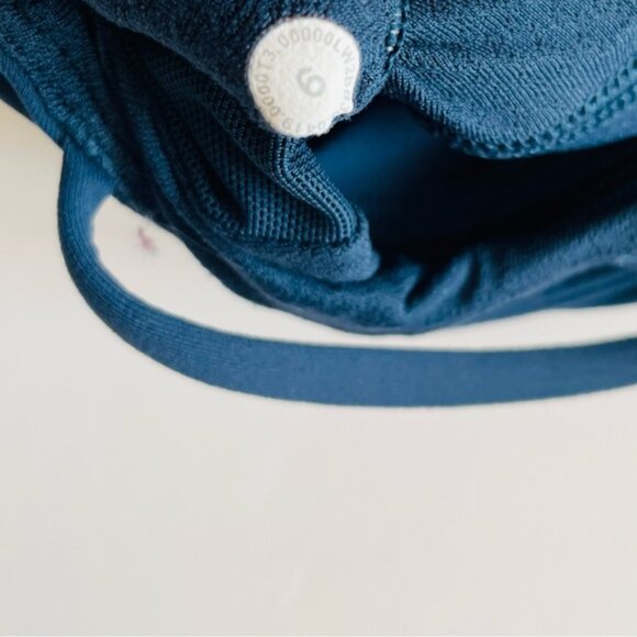 Lululemon SIZE 6 Free to be Wild longlined sports bra in Night Diver - Picture 5 of 5